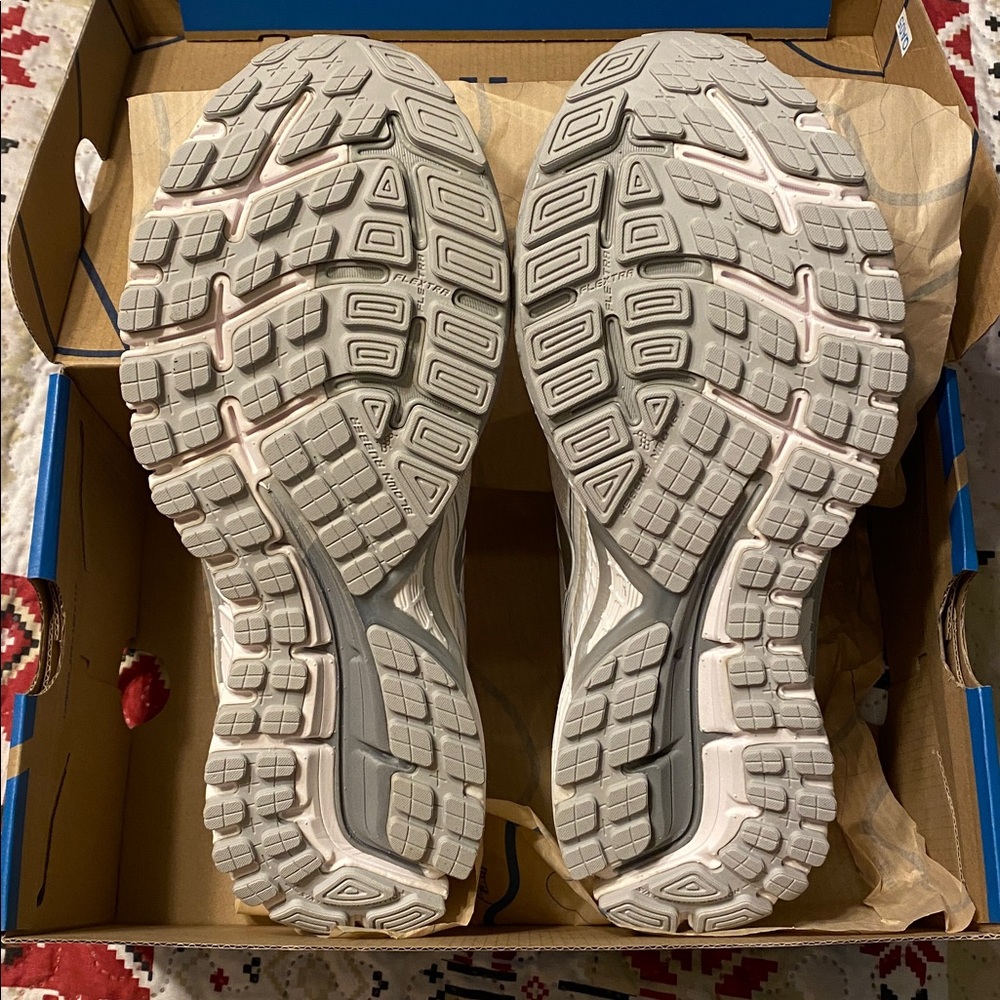 Brooks Adrenaline GTS 16 Women’s 10 New in box - Picture 7 of 7